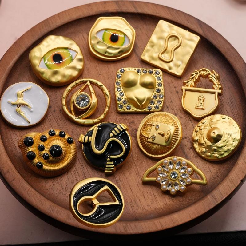 Craft Embellishments - Botão de Metal Vintage em Formato
